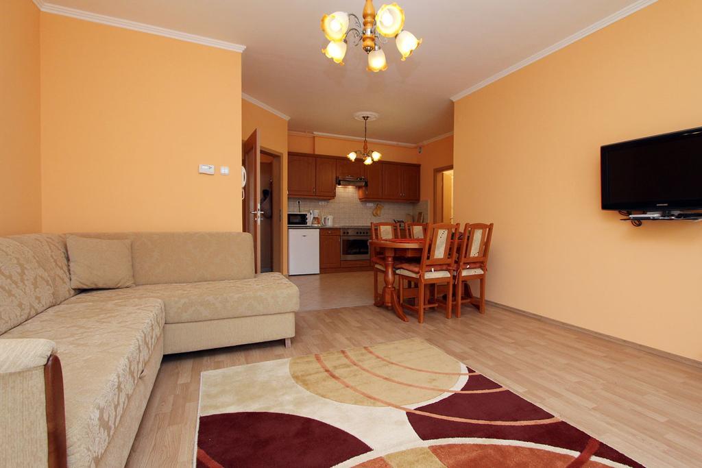 Yuliya Apartment เฮวิซ ภายนอก รูปภาพ